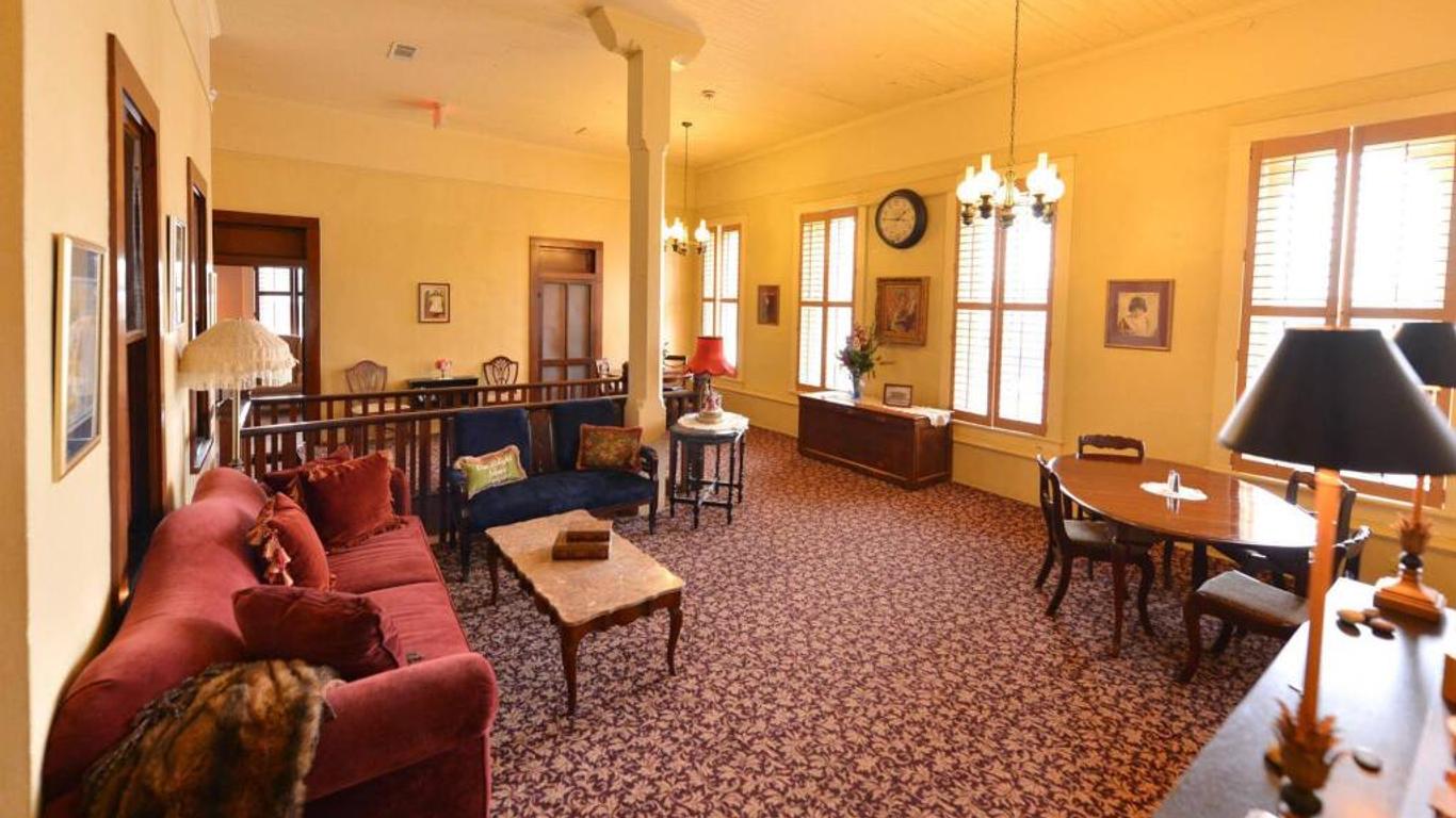 Historic Nutt House