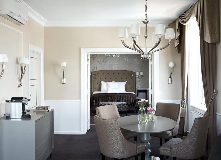 Ruokailuhuone Valokuva