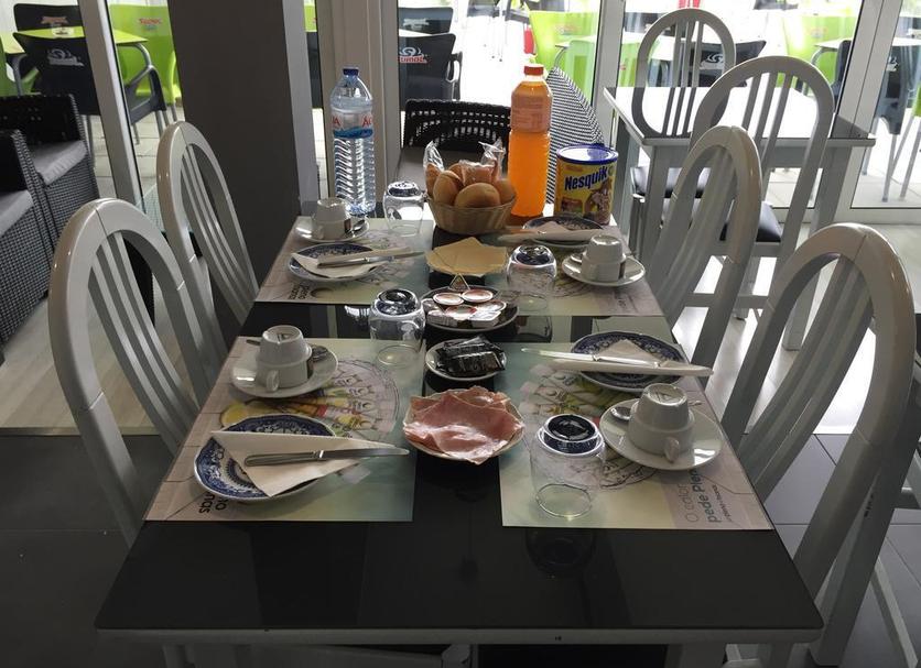 Ruokailuhuone Valokuva