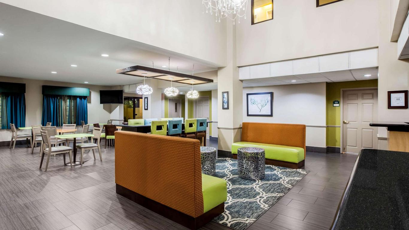 La Quinta Inn & Suites by Wyndham Pasadena