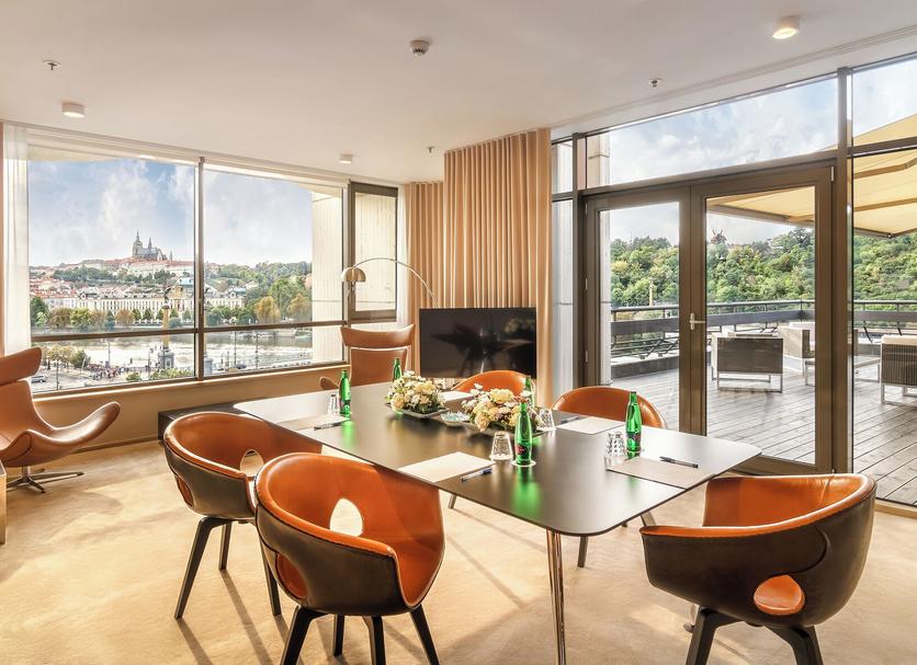 Ruokailuhuone Valokuva