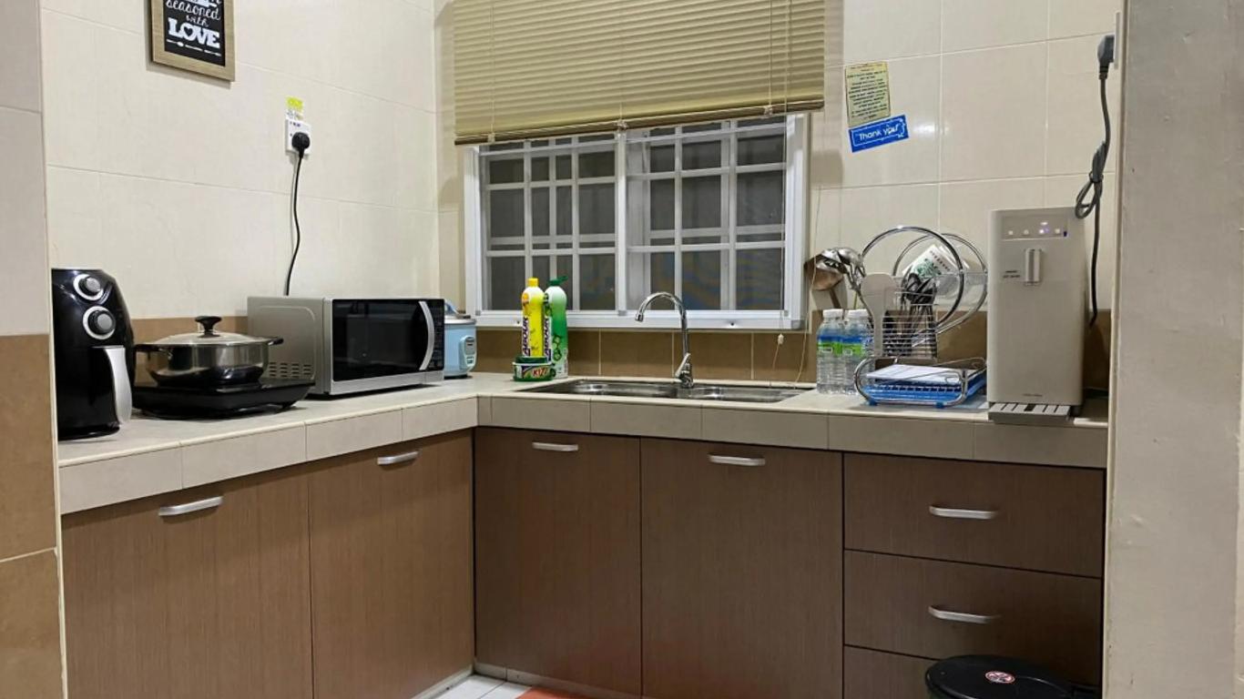 Iris House Resort & Apartment