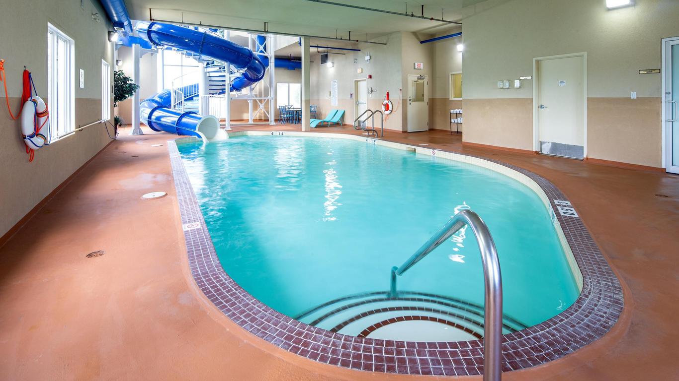 Holiday Inn Express & Suites Edson