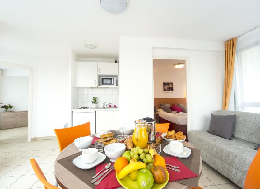 Ruokailuhuone Valokuva