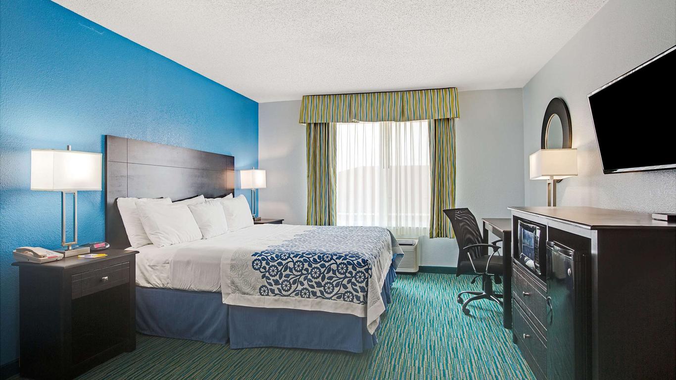 Days Inn by Wyndham Dallas Garland West