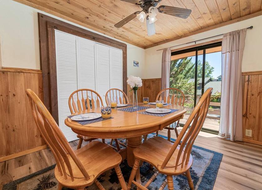 Ruokailuhuone Valokuva