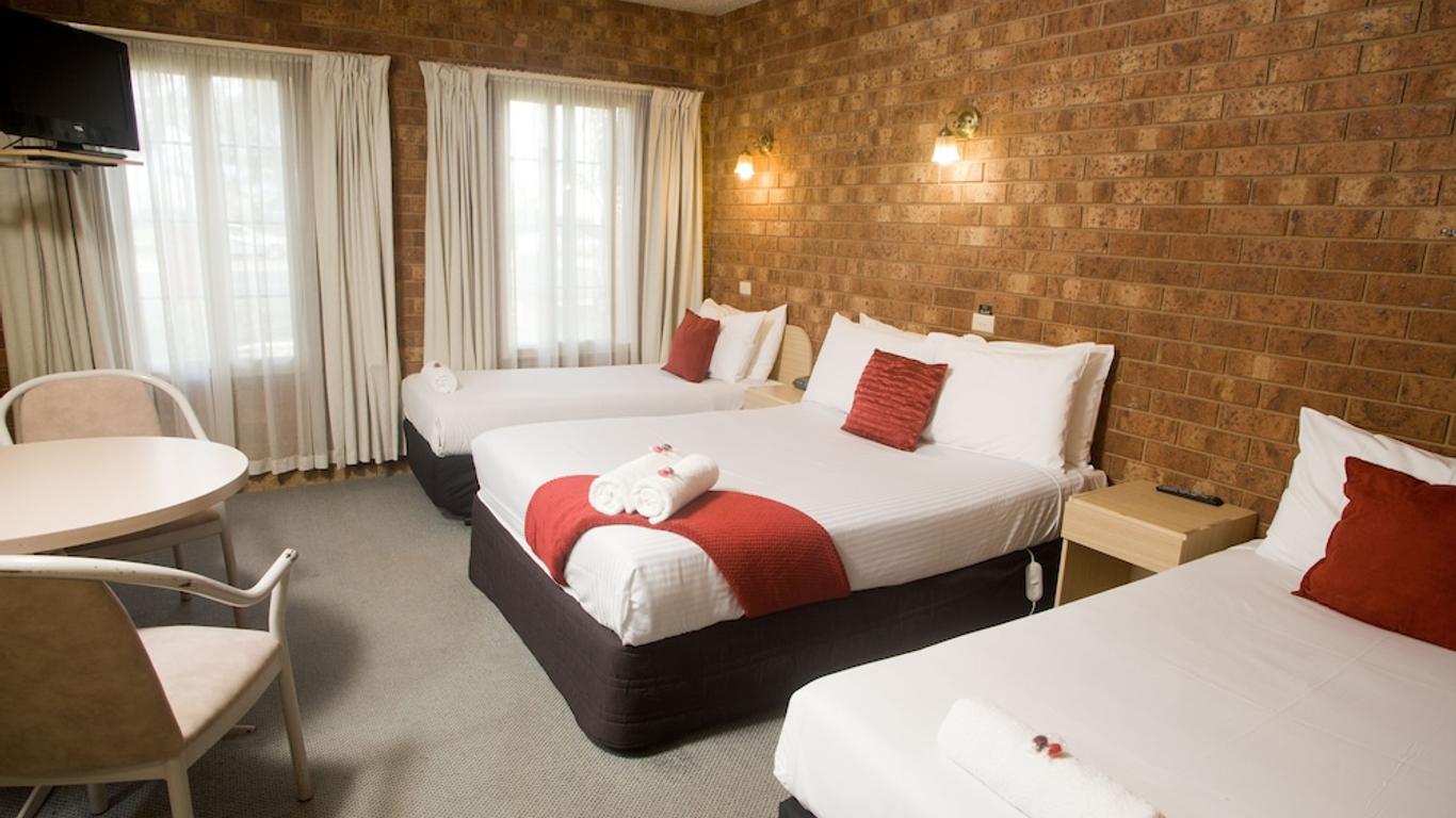 Courtyard Motor Inn