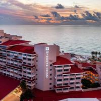 Wyndham Grand Cancun All Inclusive Resort & Villas