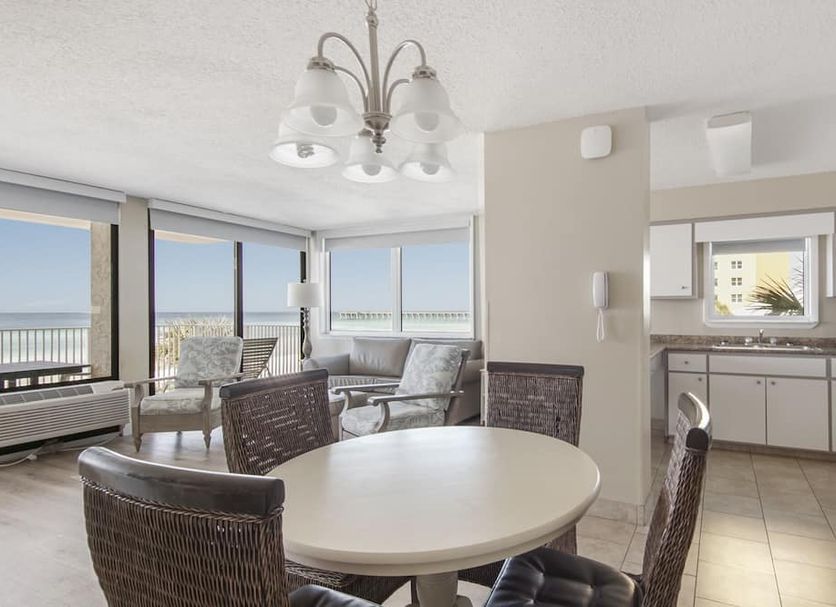 Ruokailuhuone Valokuva