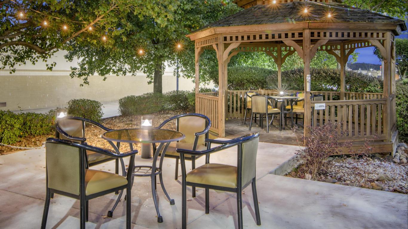 Holiday Inn Express & Suites Longview North, An IHG Hotel