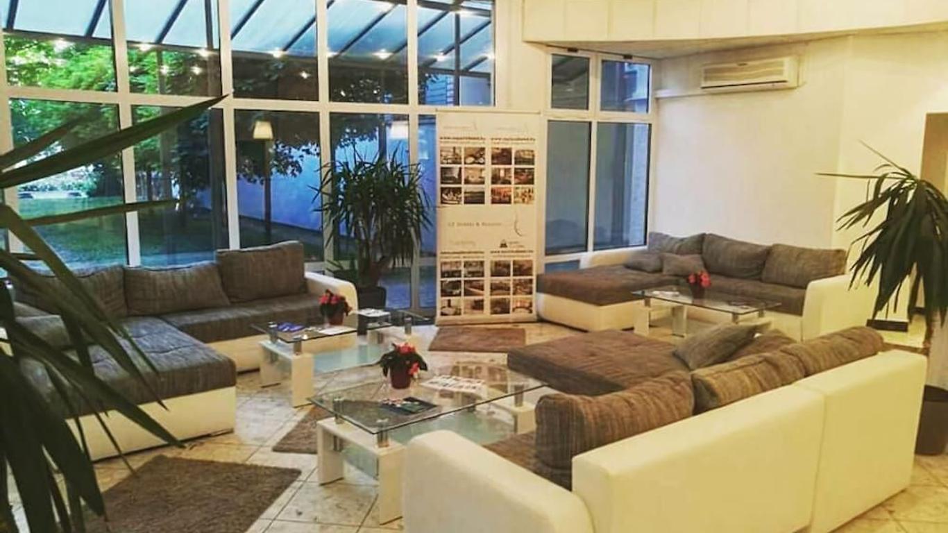 Ce Napfeny Hotel