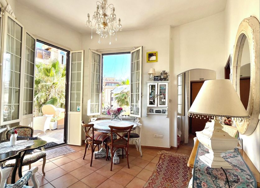 Ruokailuhuone Valokuva