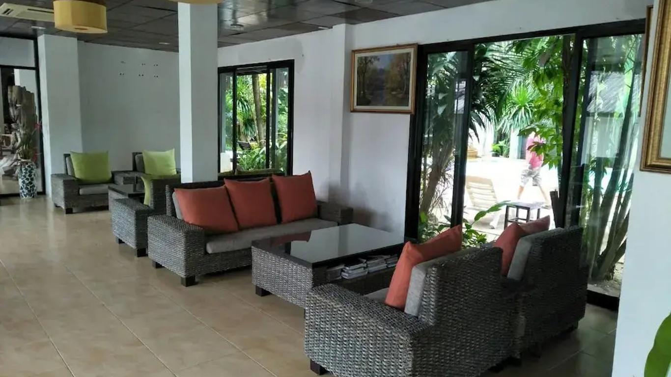 Holiday Park Hotel