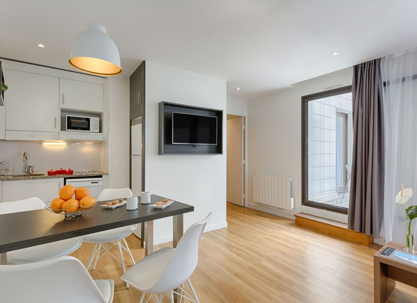 Ruokailuhuone Valokuva