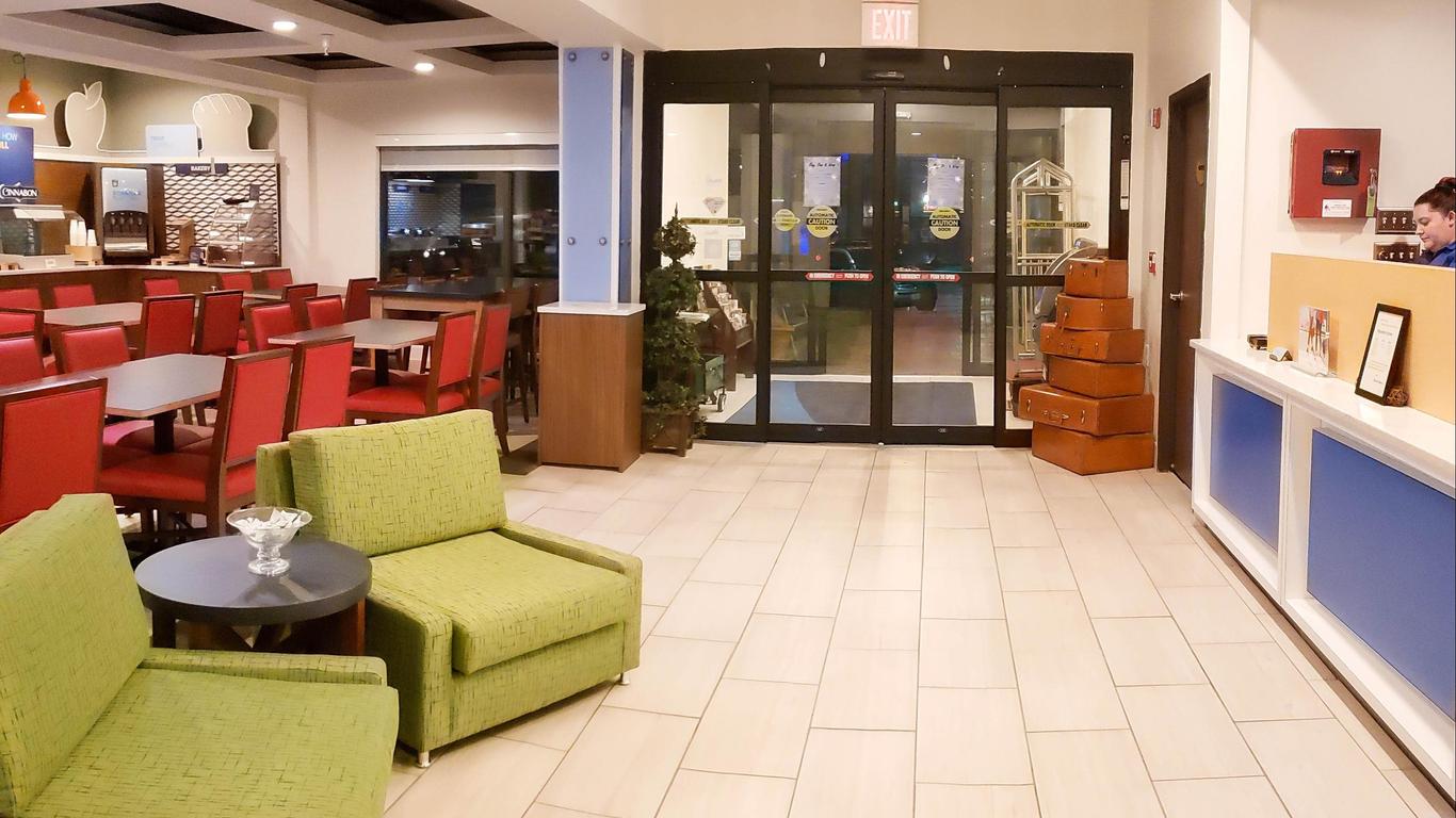 Holiday Inn Express Osage Beach - Lake of the Ozarks by IHG