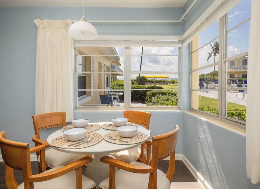 Ruokailuhuone Valokuva