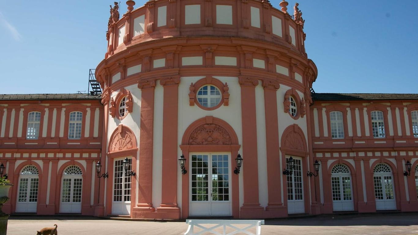 Hotel Am Schlosspark , Wiesbaden