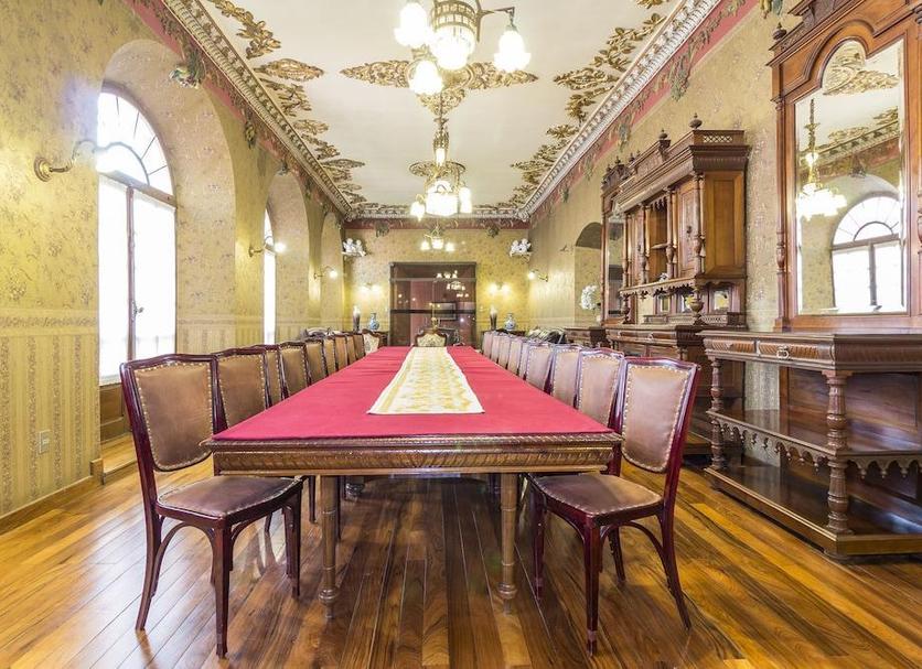 Ruokailuhuone Valokuva