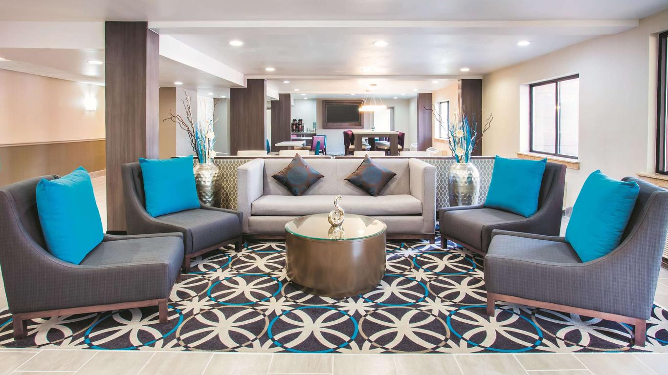 La Quinta Inn & Suites by Wyndham Cincinnati NE - Mason