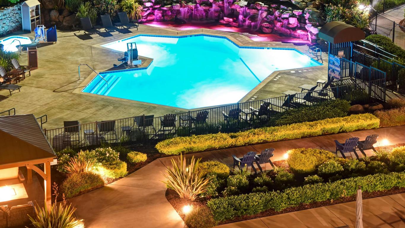 DoubleTree by Hilton Pleasanton at the Club