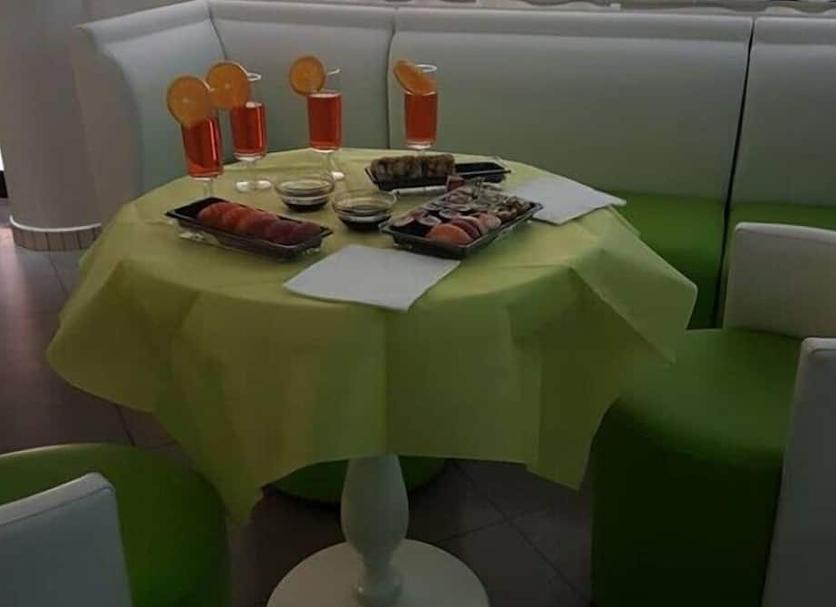 Ruokailuhuone Valokuva