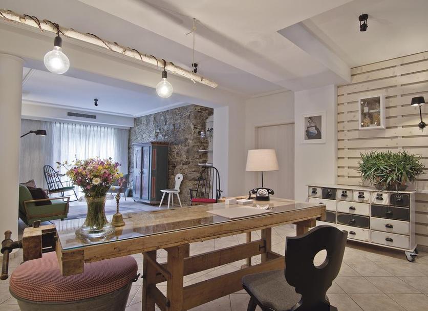 Ruokailuhuone Valokuva