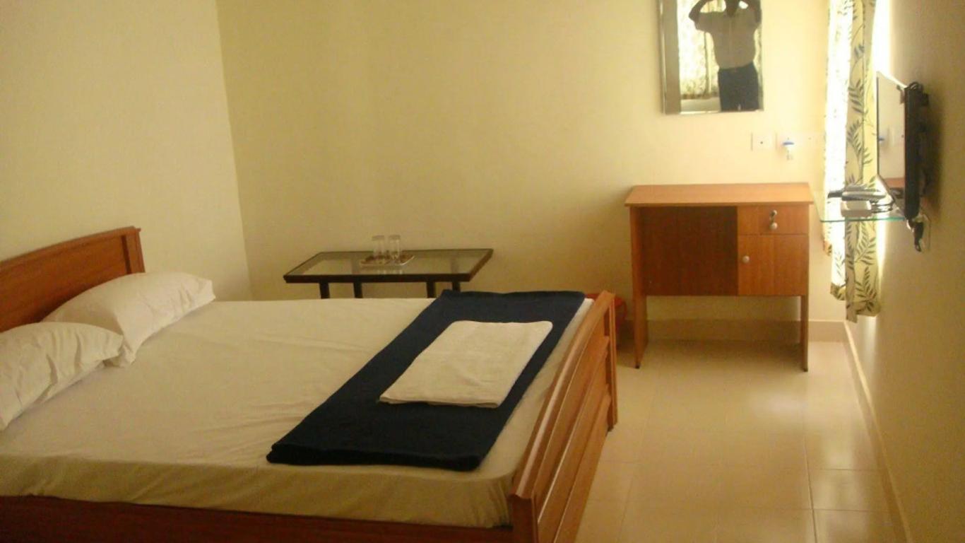 Palm Grove Service Villa
