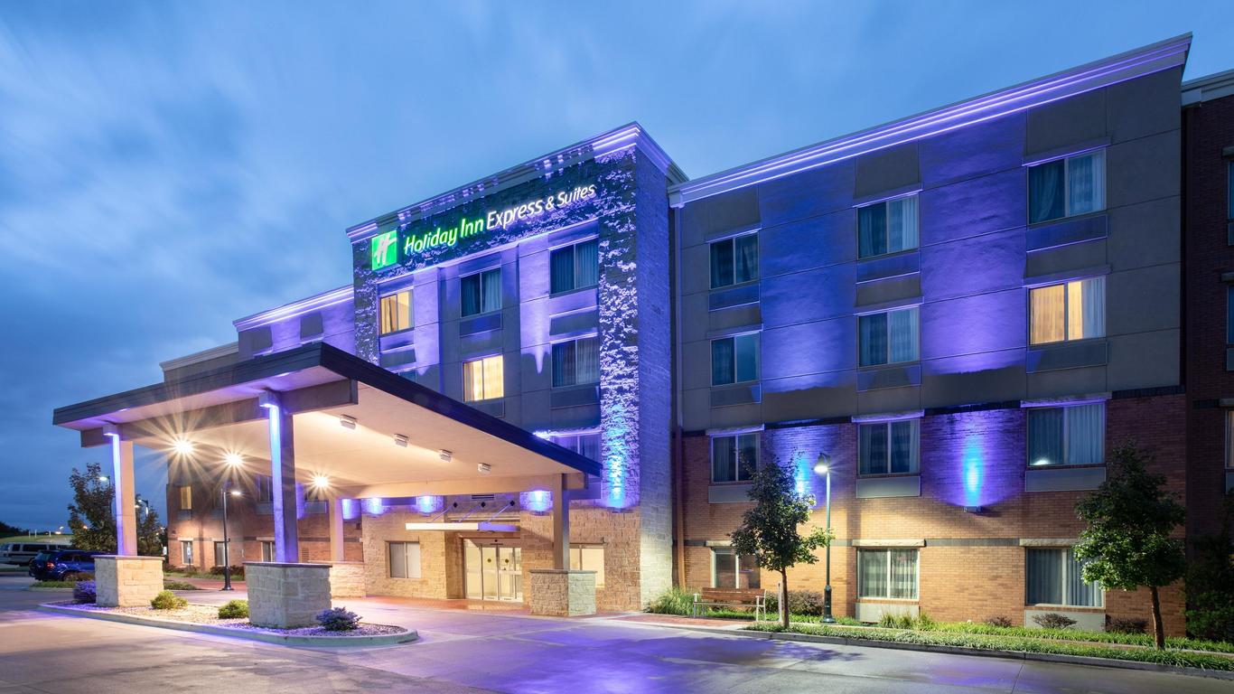 Holiday Inn Express & Suites Manhattan, An IHG Hotel