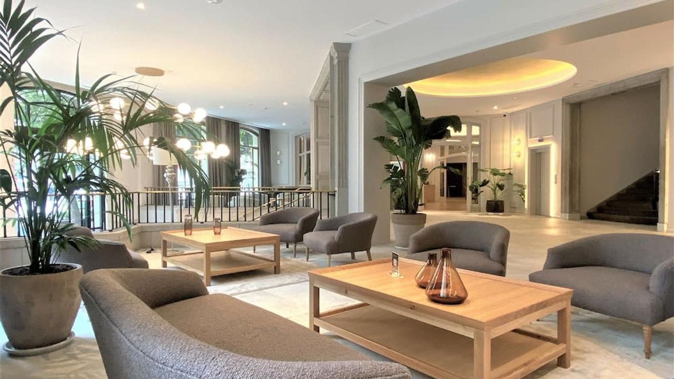 Lamaro Hotel