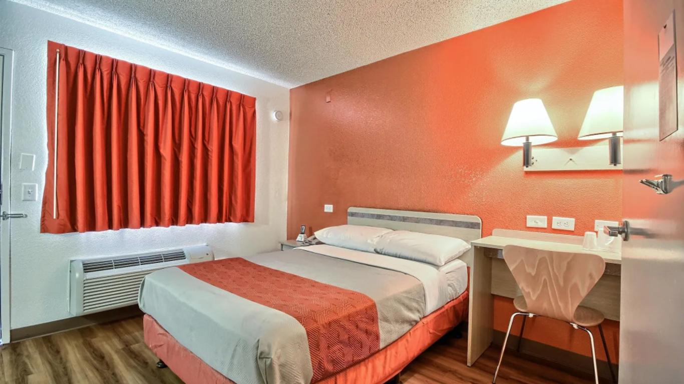 Motel 6-Fresno, Ca - Blackstone South