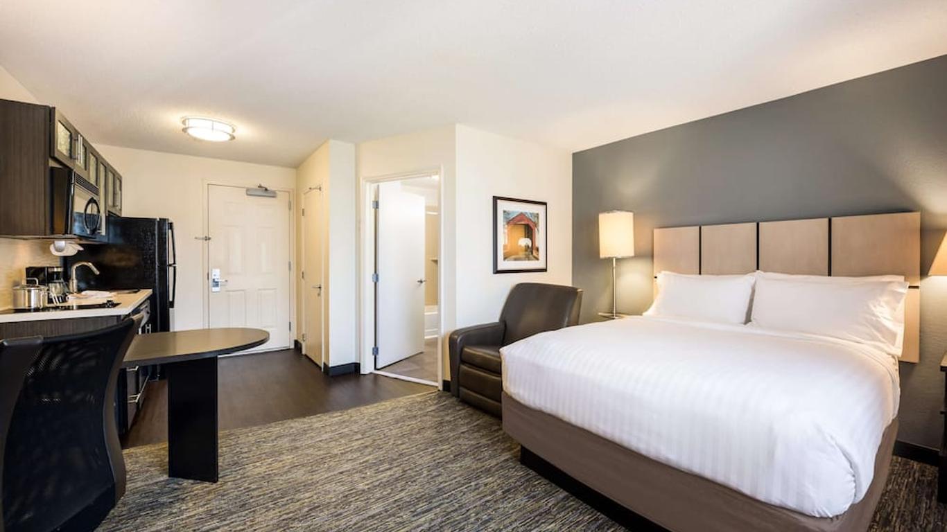 Sonesta Simply Suites Chicago Waukegan