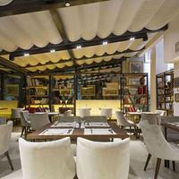 Envoy Hotel