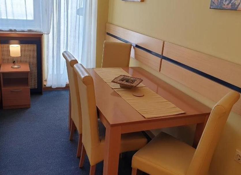 Ruokailuhuone Valokuva