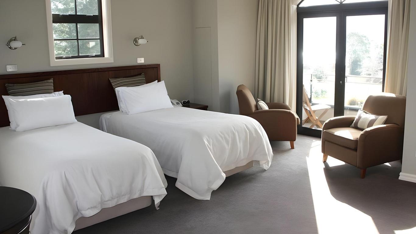 Dock Bay Lodge
