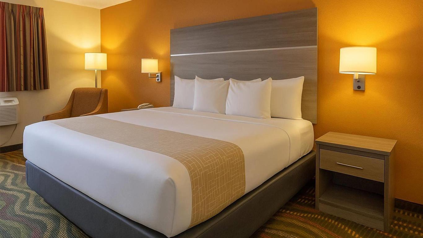 Travelodge by Wyndham Muskegon