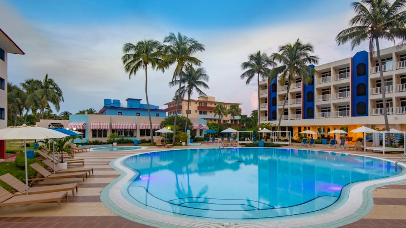 Hotel Club Tropical