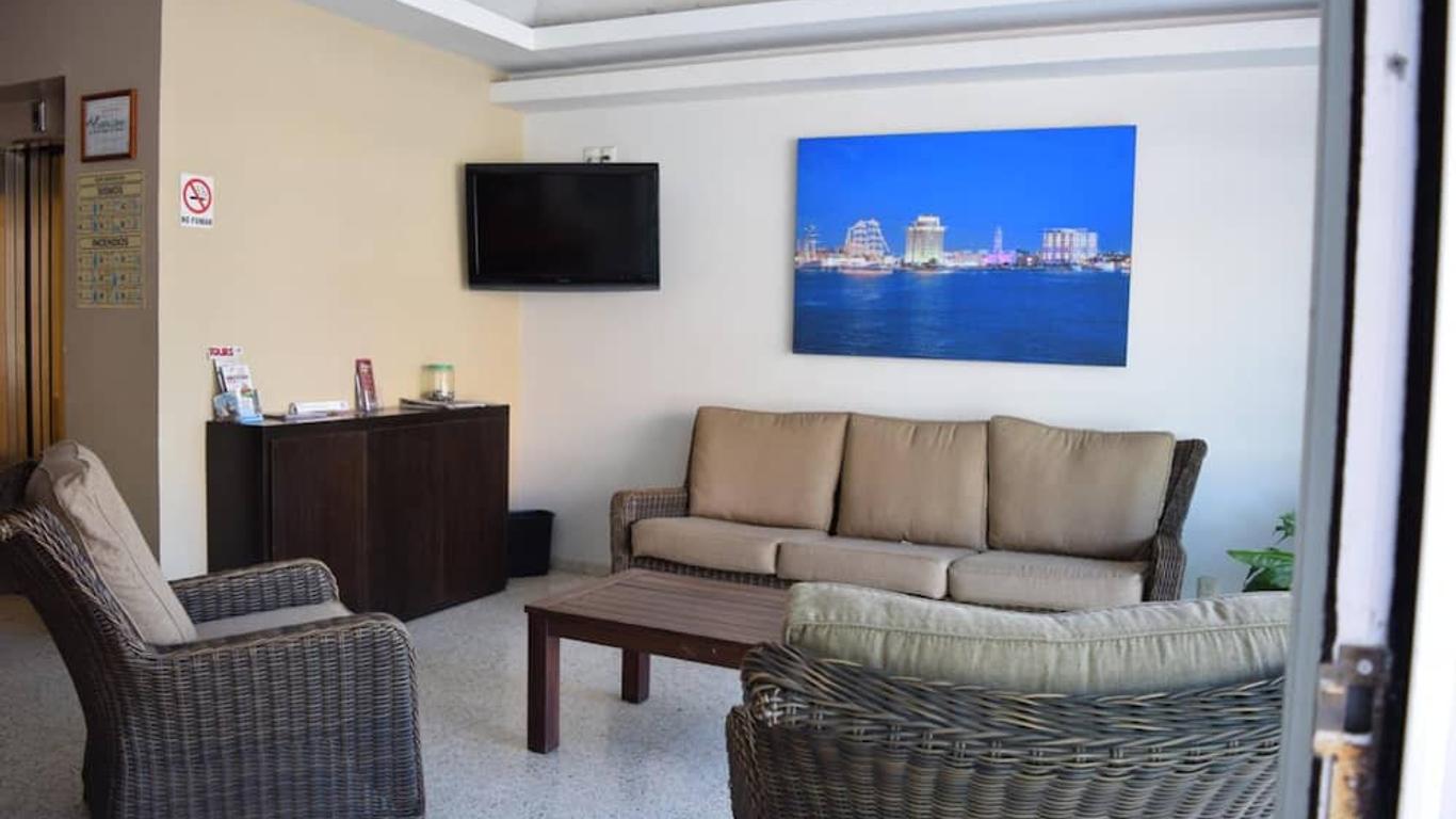 Hotel Delfines