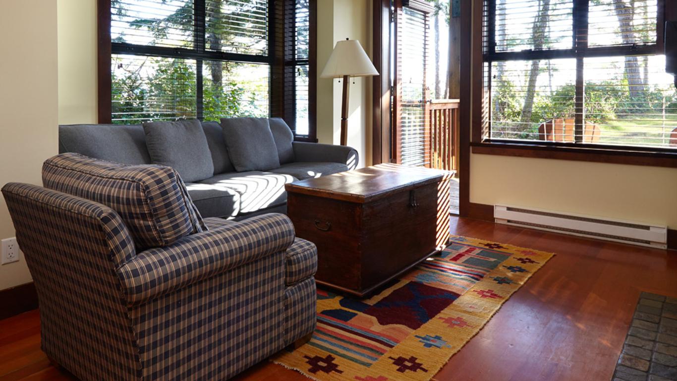 Middle Beach Lodge