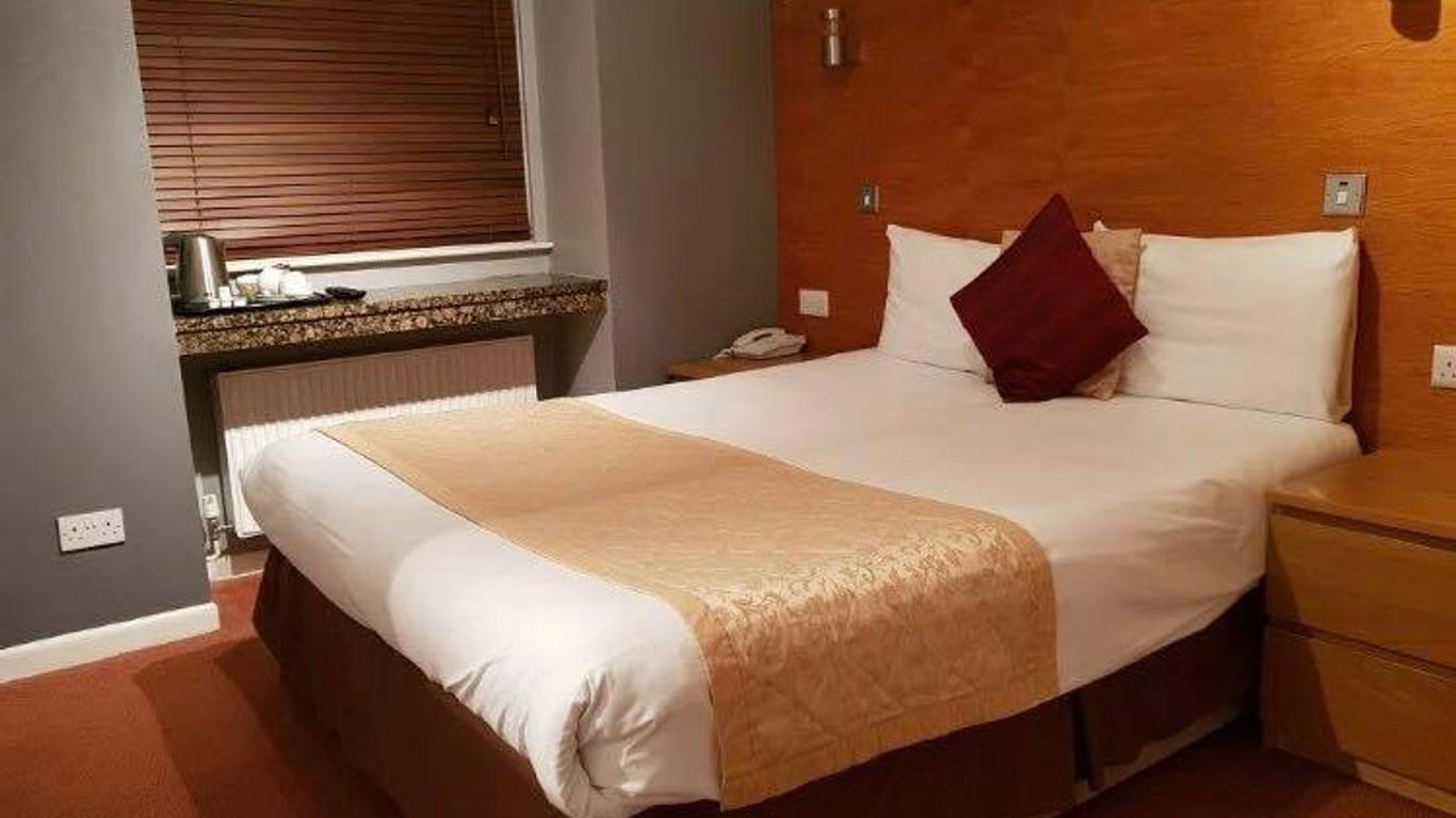 OYO Kingsley Hotel