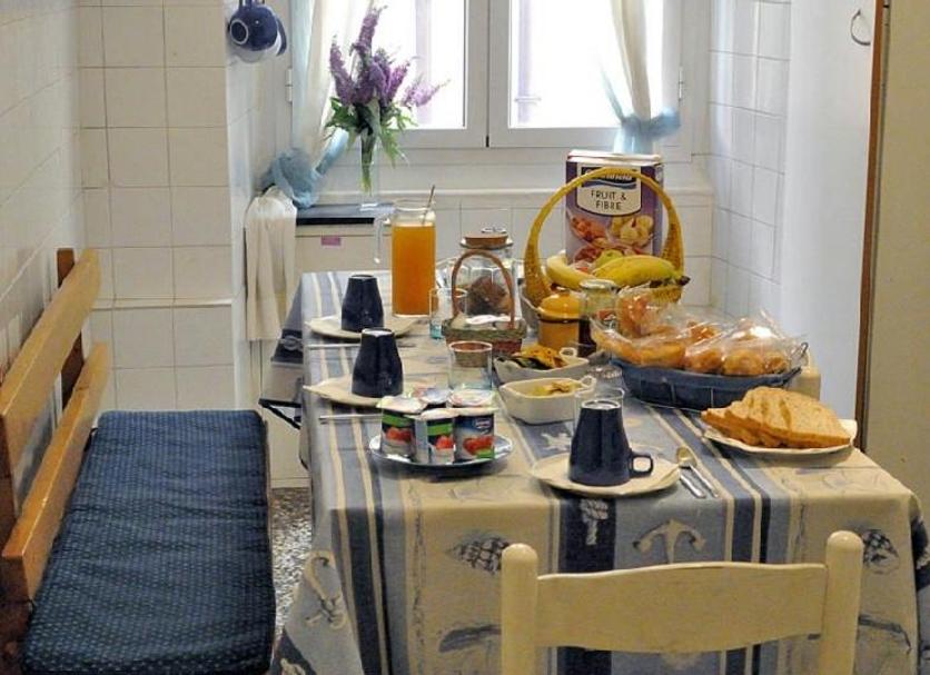 Ruokailuhuone Valokuva